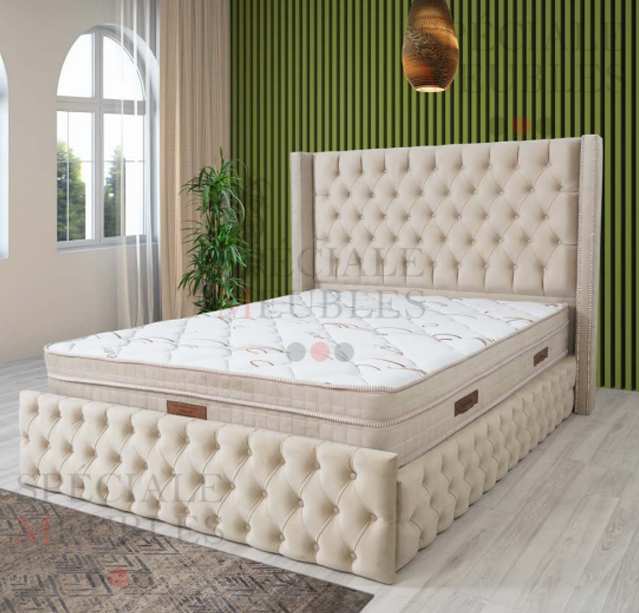 Lit capitonné design velours avec grande tête de lit - ELARA Lit capitonné design velours avec grande tête de lit - ELARA