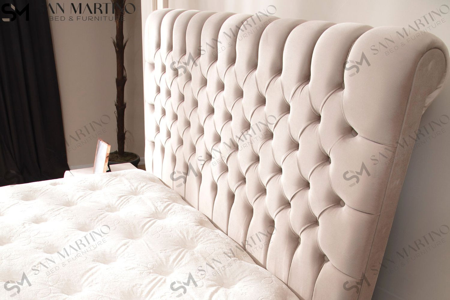 Lit Double Coffre Capitonné En Velours – LUNA BEIGE